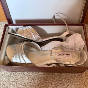 NWT size 8 WW low heel silver open toe heels